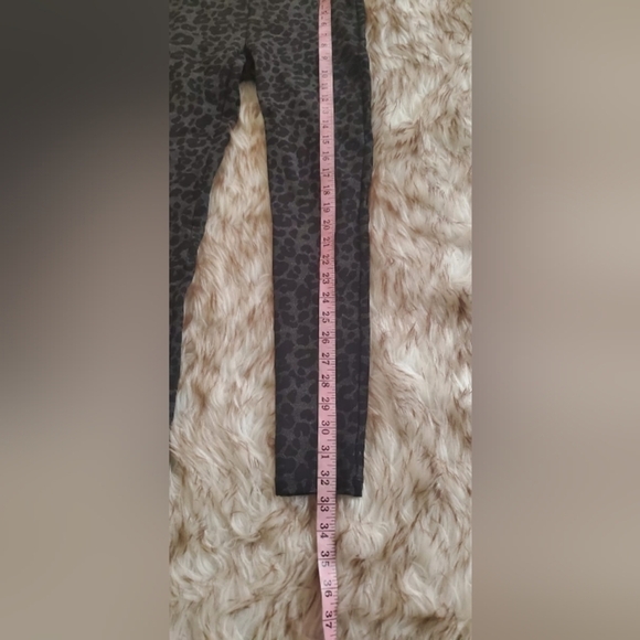 LOFT Animal Print Jegging Size L Jeggings Black Gray Leopard Knit Slim Stretch🌴 - Picture 3 of 6